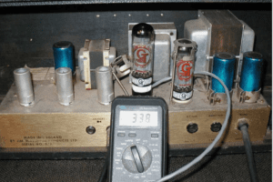 Guía Definitiva de Ajuste de Bias Amplificador: Lo que nadie te cuenta. 7 Calculadora de bias: comparativa visual entre bias frío, correcto y caliente en amplificador guitarra válvulas