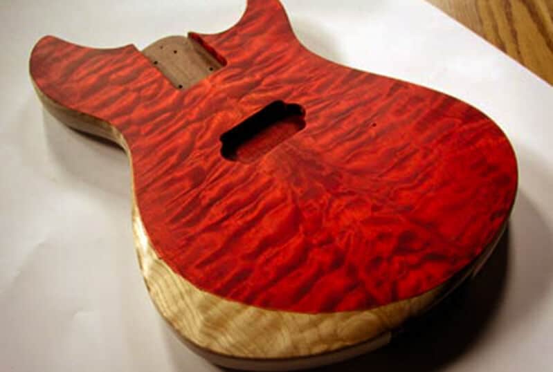 pintura-guitarra - TorresLuthier
