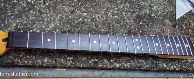 Cambiar trastes de guitarra electrica